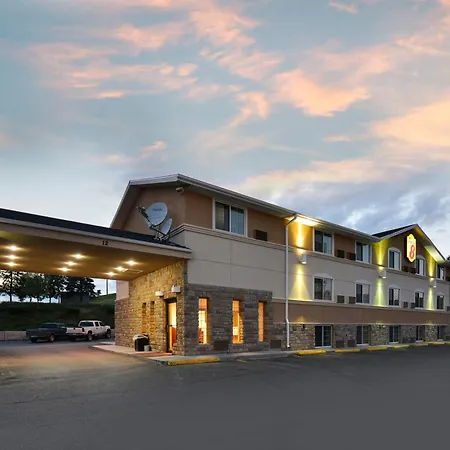 Super 8 By Wyndham Minot Airport-2