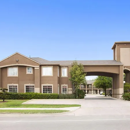 Howard Johnson By Wyndham Grand Prairie Near Lone Star Park-3