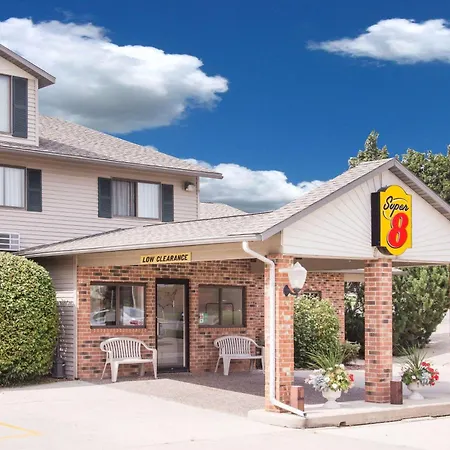Super 8 By Wyndham Monroe Wi-3