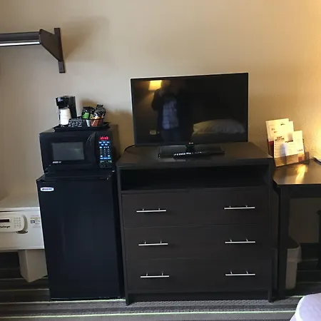 Super 8 By Wyndham Weston Wv-2