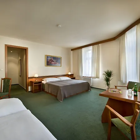 Three Crowns Hotel-2