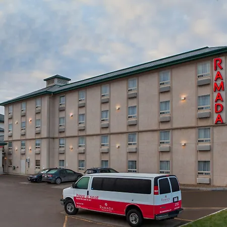 Ramada By Wyndham Red Deer Hotel & Suites-2