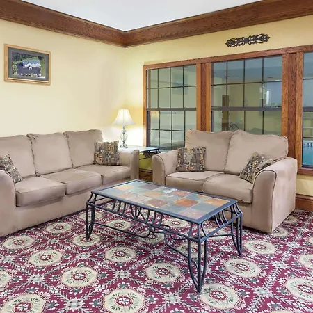 Super 8 By Wyndham Freeport-2