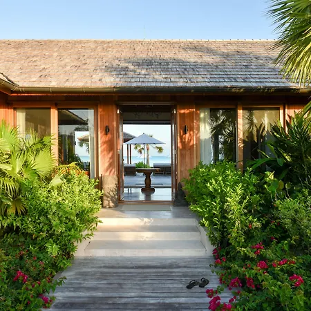 Como Parrot Cay-2