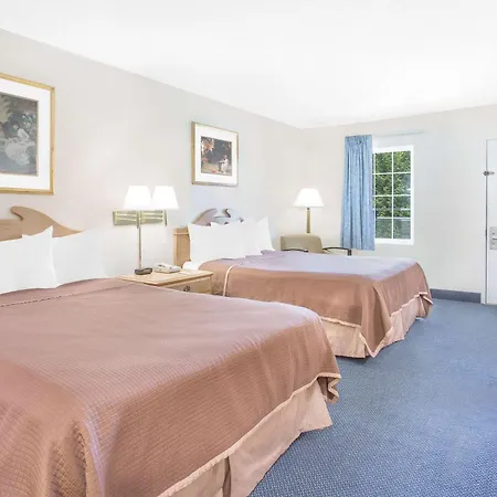 Howard Johnson By Wyndham Staunton-3
