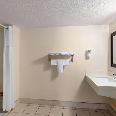Super 8 By Wyndham Fort Mitchell Cincinnati Area-2