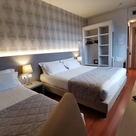 Hotel President-2