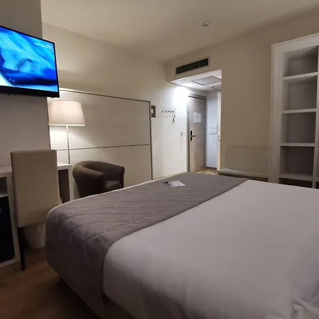 Hotel President-2