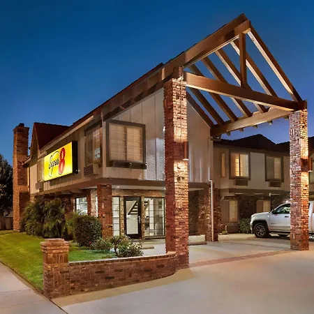 Super 8 By Wyndham Santa Clarita/Valencia-3