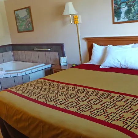 Americas Best Value Inn & Suites Thief River Falls-2