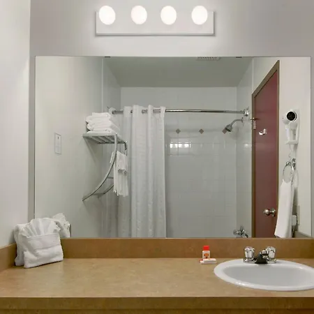 Super 8 By Wyndham Yellowknife-2