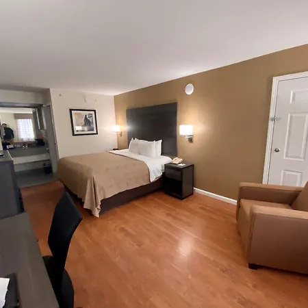 Quality Inn Branson - Hwy 76 Central-2