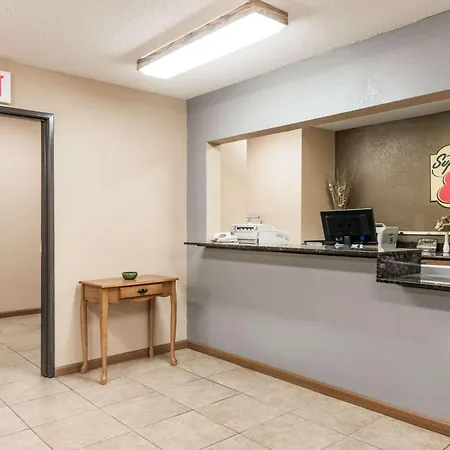 Super 8 By Wyndham Greenville-3