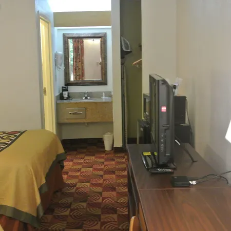 Super 8 By Wyndham Fayetteville-3