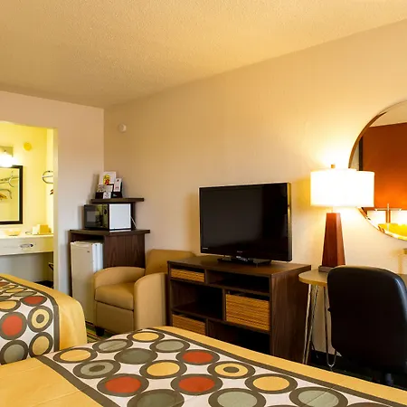 Super 8 By Wyndham Woodward-3