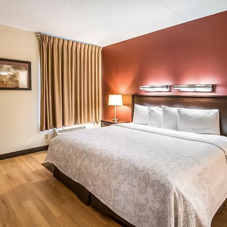 Red Roof Inn Plus Long Island - Garden City-2