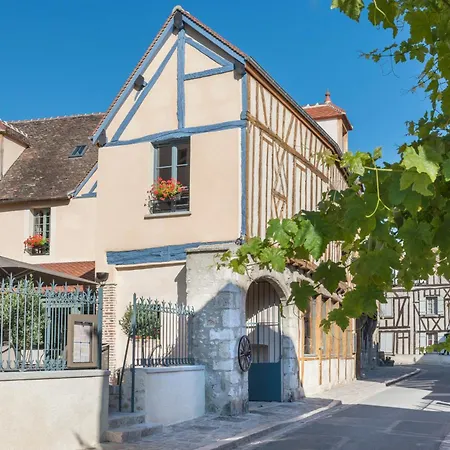 Hôtel Aux Vieux Remparts, The Originals Relais-3