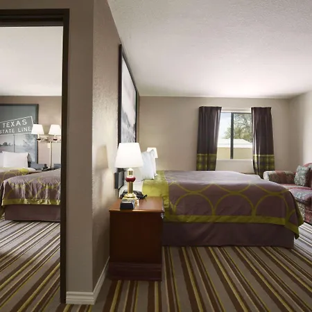 Super 8 By Wyndham Childress-2