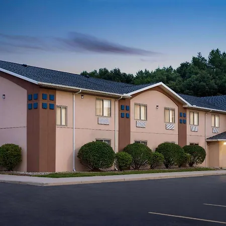 Baymont Toledo Airport Hotel Swanton-2