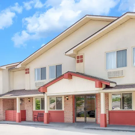 Super 8 By Wyndham Kingston-3