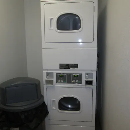 Super 8 By Wyndham Columbus-2