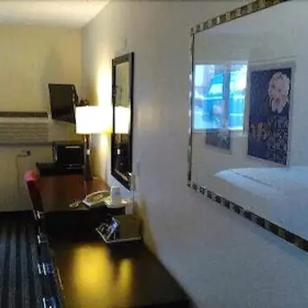 Travelodge By Wyndham Loveland/Fort Collins Area-2