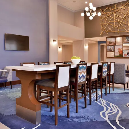 Hampton Inn & Suites Legacy Park-Frisco-2