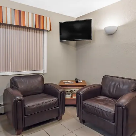 Super 8 By Wyndham Stettler-2