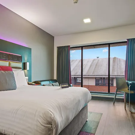 Roomzzz Nottingham City-3