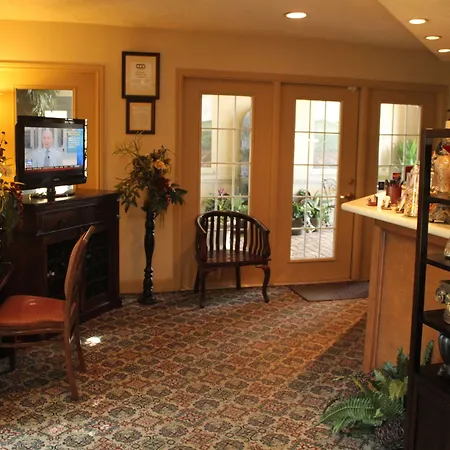 Vineyard Court Designer Suites Hotel-3