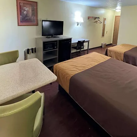 Rodeway Inn Moriarty-3