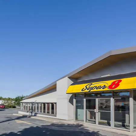 Super 8 By Wyndham Kirkland Lake-3
