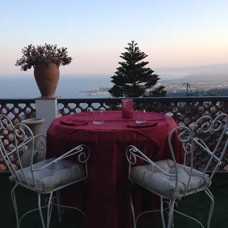 Villa Greta Hotel Rooms & Suites-3