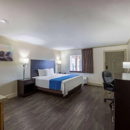 Travelodge By Wyndham Livingston-3