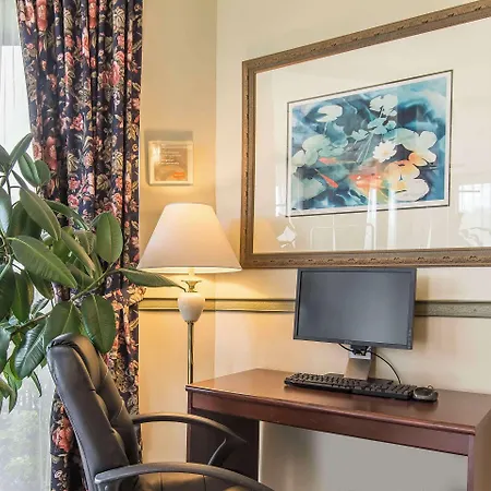 Quality Hotel & Suites-2