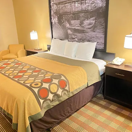 Super 8 By Wyndham Eau Claire Wi-3
