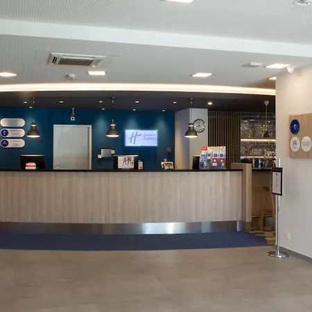 Holiday Inn Express Geneva Airport By Ihg-3