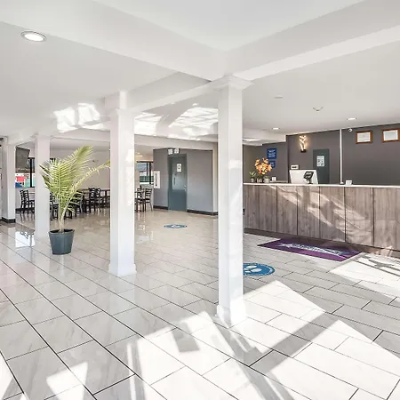 Americas Best Value Inn East Peoria-3
