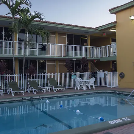 Quality Inn & Suites Airport-Cruise Port Hollywood-2