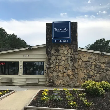 Travelodge By Wyndham Fayetteville-3