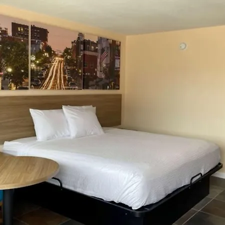 Days Inn By Wyndham Branson Near Theatre District-3