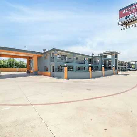 Super 8 By Wyndham San Antonio/Riverwalk Area-3