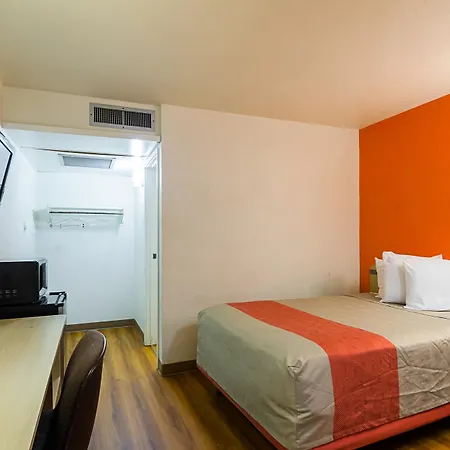 Motel 6-Mitchell, Sd-2
