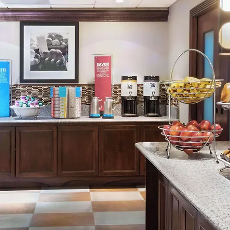 Hampton Inn & Suites Cleveland-Beachwood-2