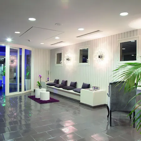 Zenitude Hotel-Residences Le Cannet-3