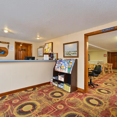 Captains Quarters Motel & Conference Center-2