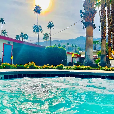 A PLACE IN THE SUN Hotel - ADULTS ONLY Big Units, 24h Heated Pool&Spa in 1 Acre Park Prime Location, DOG Friendly, TOP Midcentury Modern Boutique Hotel-2