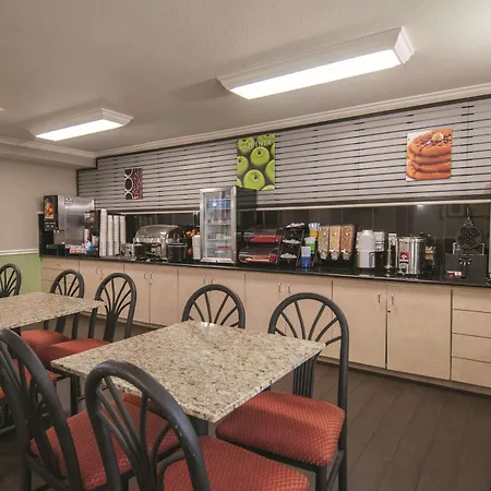 La Quinta Inn By Wyndham San Antonio Brooks City Base-3