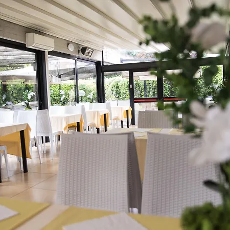 Ih Hotels Milano Eur - Trezzano Sul Naviglio-2