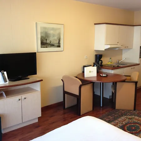B-Aparthotel Montgomery-3
